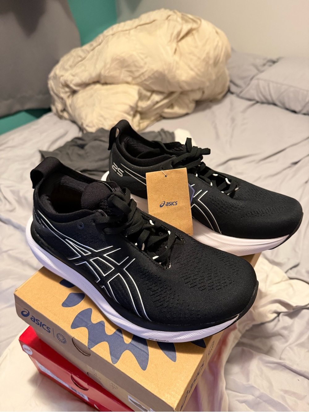 ASICS Black and White Men's Athletic Running Shoes. Gel nimbus 25. Men’s 8 4E